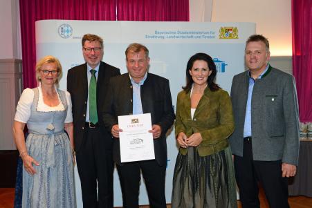 Ein Fest für die Sinne: Das Volkssängerzelt Schützenlisl® erhält die Urkunde "Ausgezeichnetes Bayerisches Festzelt 2023"