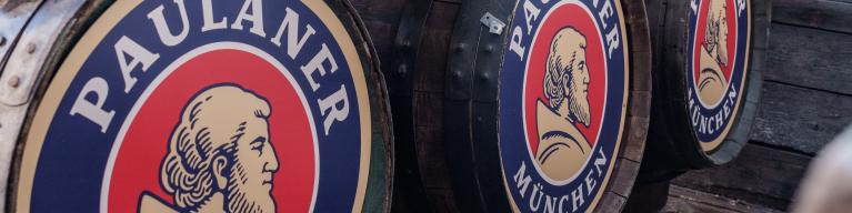 Paulaner Bierfässer auf Kutsche